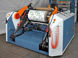 Turret-style automatic roller changing rewinder for non-stop roll changes